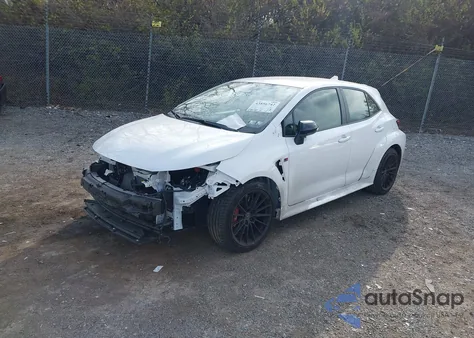 2024 Toyota Gr Corolla Core z USA, uszkodzony, nr VIN JTNABAAE4RA012332